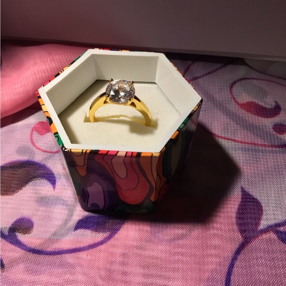 Stunning ladies 2ct solitaire ring